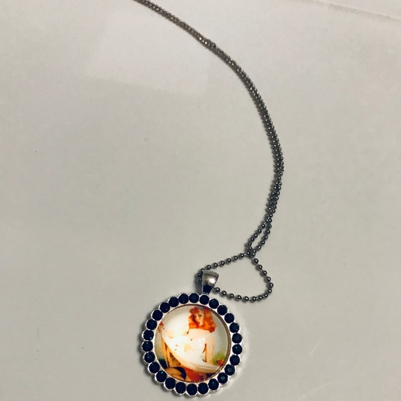 Retro handmade Vintage Pinup Necklace surrounded in Gorgeous Green CZ Stones - Picture 9 of 13